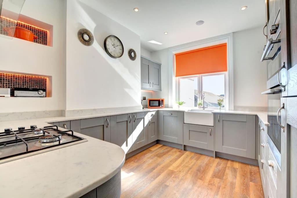 Modern 4 Bedroom Townhouse Perfect Location. Brighton Екстериор снимка