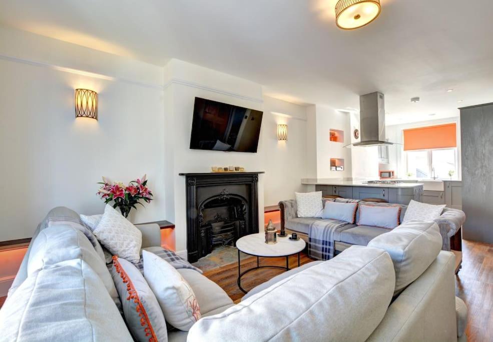 Modern 4 Bedroom Townhouse Perfect Location. Brighton Екстериор снимка